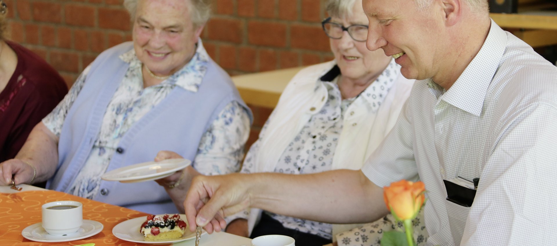 Seniorenkaffee mit Pastor